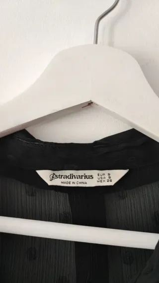 Camisa Stradivarius plumeti negra