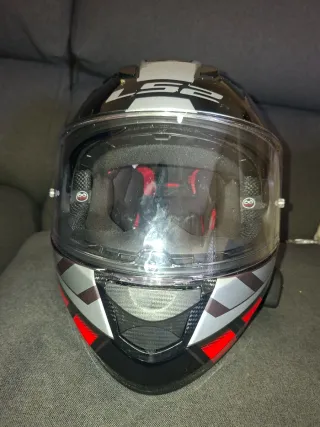 Casco LS2 negro y rojo