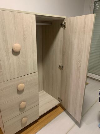 Armario pequeño con cajones y puertas