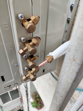 TU AIRE NO ENFRÍA? REPARACIÓN + CARGA DE GAS
