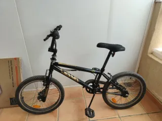 Bicicleta BMX Negra