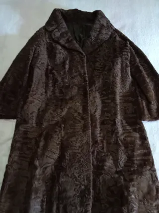 Abrigo de piel marrón