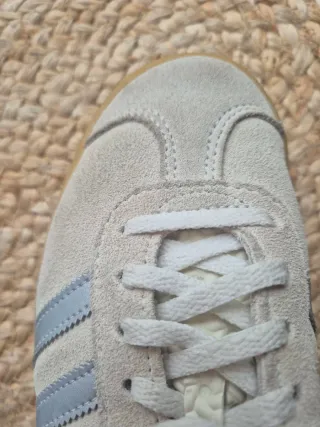 Adidas Gazelle chica azul y beige 37.5