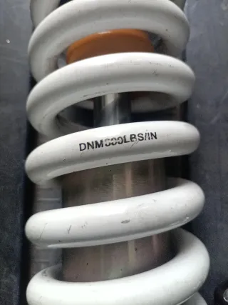 Amortiguador DNM 305 con uniball alta calidad