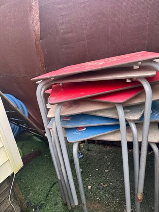 Sillas y mesas de exterior.