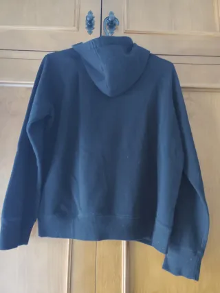 Sudadera con capucha negra