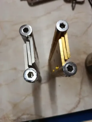 Bisagras de aluminio con muelle