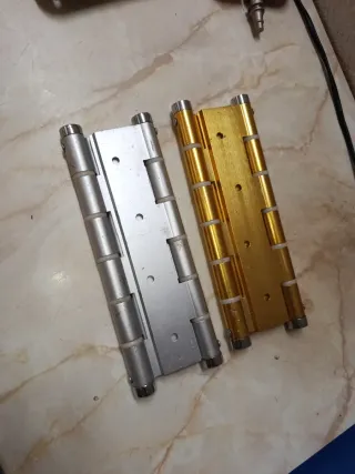 Bisagras de aluminio con muelle