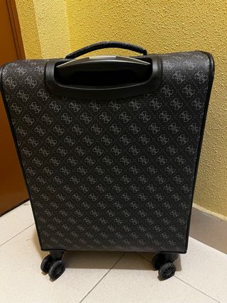Maleta de mano/cabina Guess negra usada 2 veces.