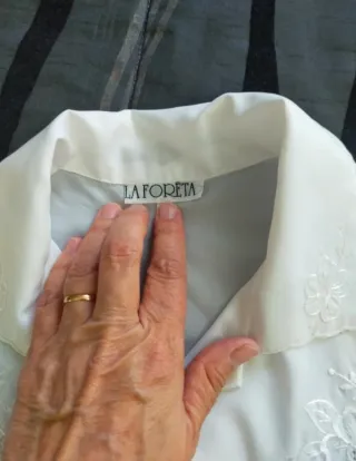 Blusa vintage La Foreta bordada