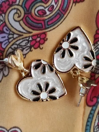 Orecchini cuore smalto madreperla oro