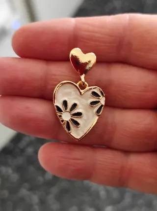 Orecchini cuore smalto madreperla oro