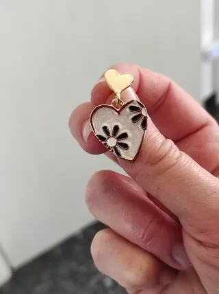 Orecchini cuore smalto madreperla oro