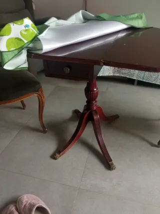 Mesa de comedor redonda de madera