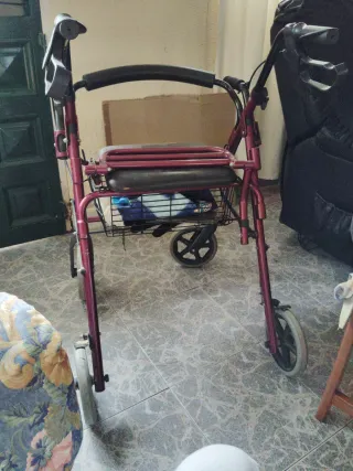 Andador Plegable con Asiento y Cesta