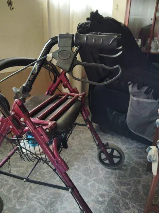 Andador Plegable con Asiento y Cesta