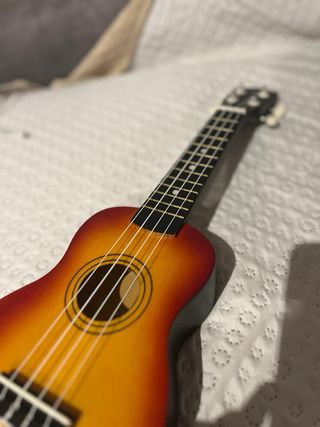 Ukelele con acabado degradado