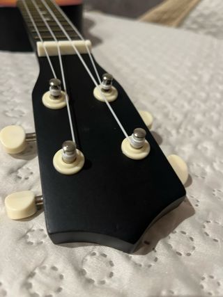 Ukelele con acabado degradado