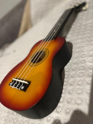 Ukelele con acabado degradado