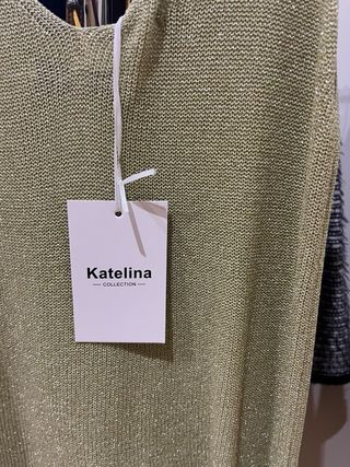 Camiseta dorada y verde