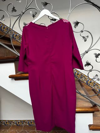 Vestido elegante con flores bordadas