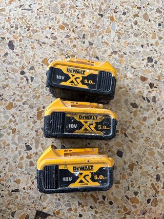 Radial DeWalt 18V con 3 baterías y sin cargador