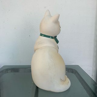 Gatto in ceramica con fiocco verde