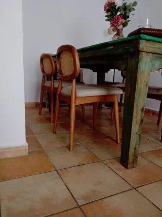 Tavoli da pranzo in legno massello e cristallo