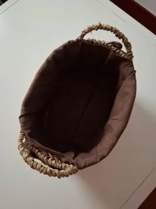 Cesta de mimbre con forro de tela