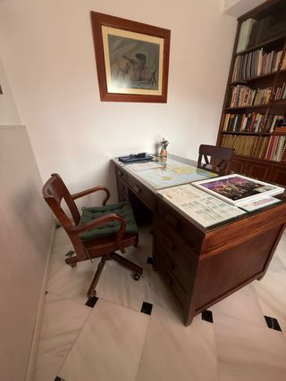 Sillón de despacho de madera