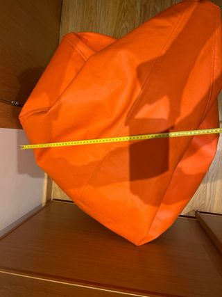 Puff naranja de poliéster