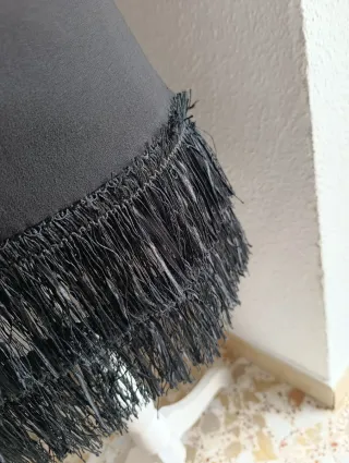 Vestido negro con flecos
