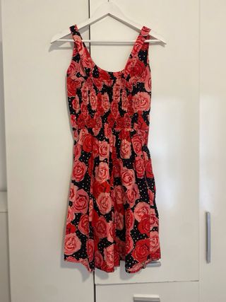 Vestido Pin-Up Flores Rojas y Negras
