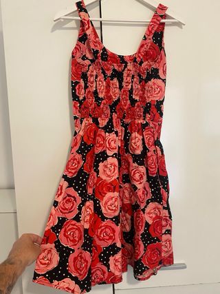 Vestido Pin-Up Flores Rojas y Negras