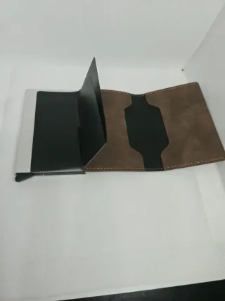 Portafoglio sottile minimalista marrone