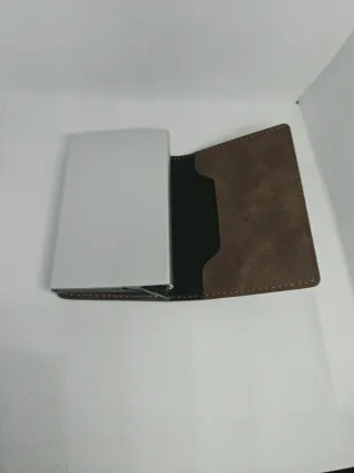 Portafoglio sottile minimalista marrone