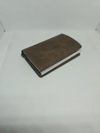 Portafoglio sottile minimalista marrone