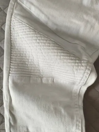 Pantalón Zara estilo motero blanco