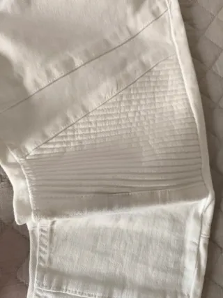 Pantalón Zara estilo motero blanco