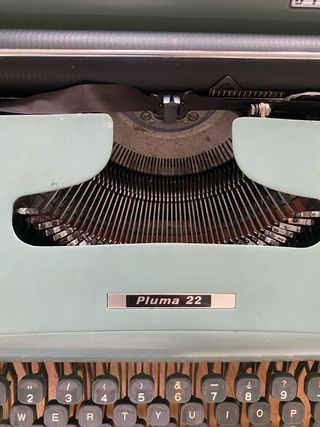 Máquina de escribir Olivetti Pluma 22