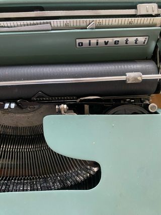 Máquina de escribir Olivetti Pluma 22