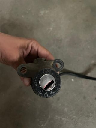 Conmutador moto con bombín