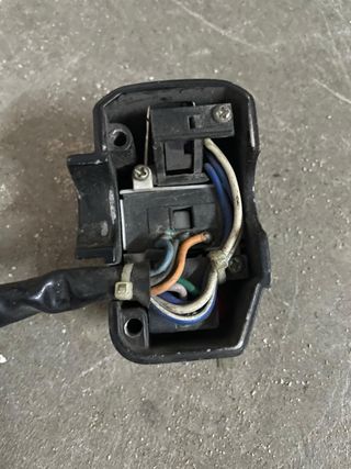 Conmutador moto con bombín
