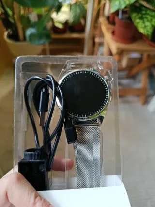 Smart Watch Negro y Plateado Es de marca blanca