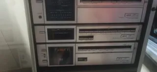 Mini cadena y tocadiscos vintage marca AKAI