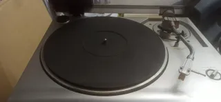 Mini cadena y tocadiscos vintage marca AKAI