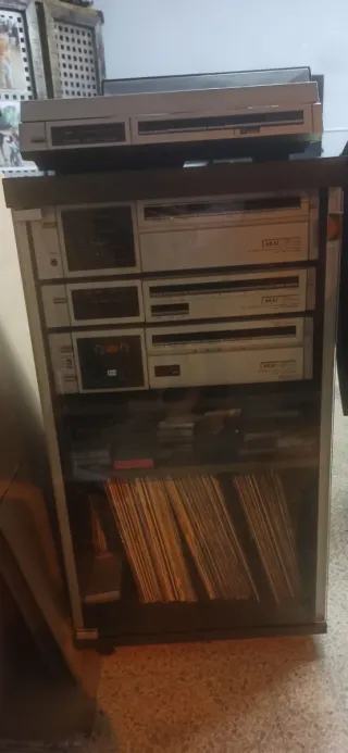 Mini cadena y tocadiscos vintage marca AKAI