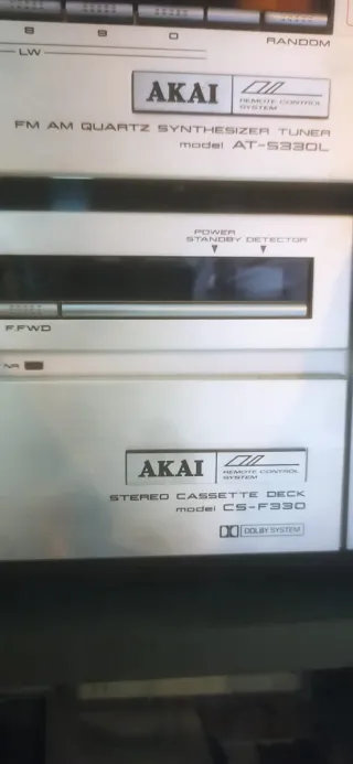 Mini cadena y tocadiscos vintage marca AKAI