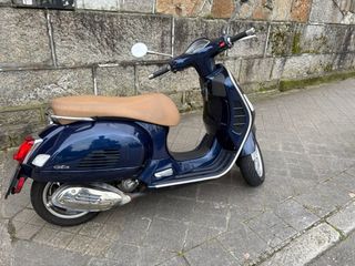 Vespa 300 Azul Marino 2020