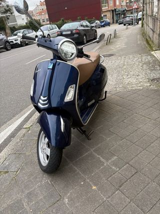Vespa 300 Azul Marino 2020